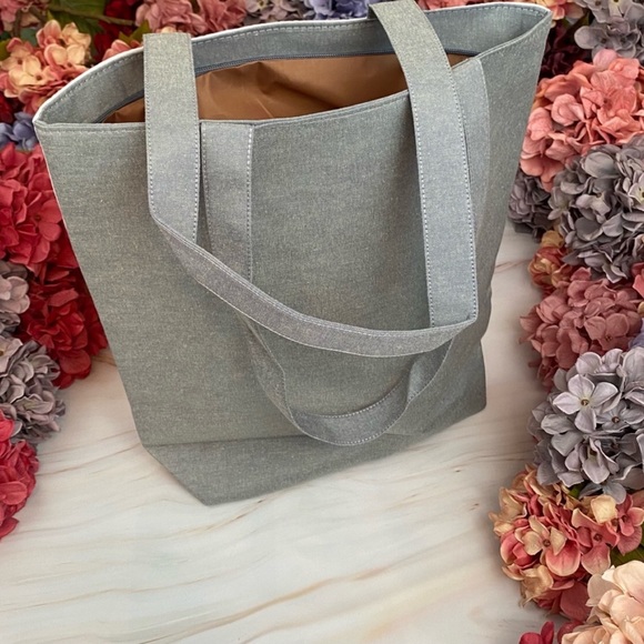 Two Girls Shopping in Paris Zippered Shoulder Tote Bag - Picture 14 of 16